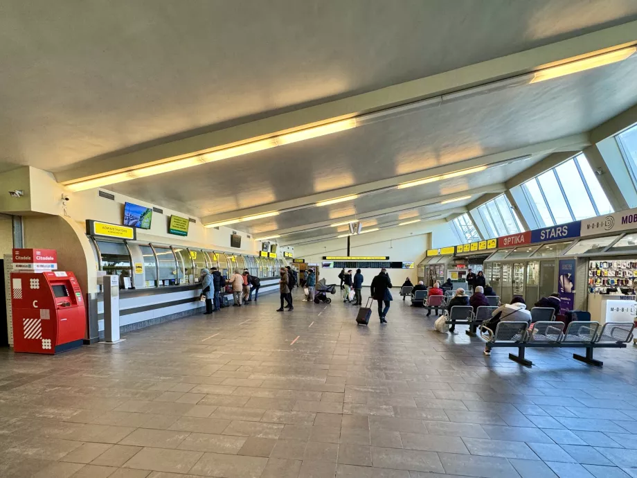 Sala de facturación de la estación de autobuses de Riga