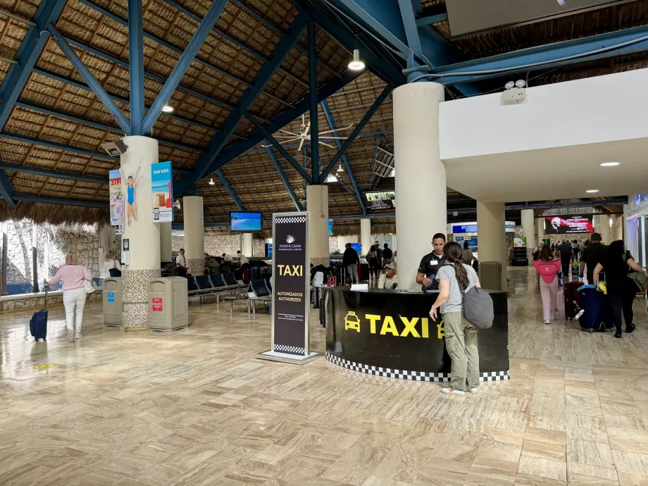 Puesto oficial de TAXI en el aeropuerto PUJ