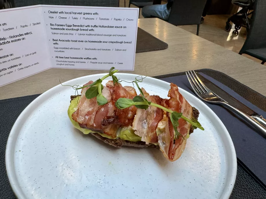 Tostadas de aguacate para desayunar