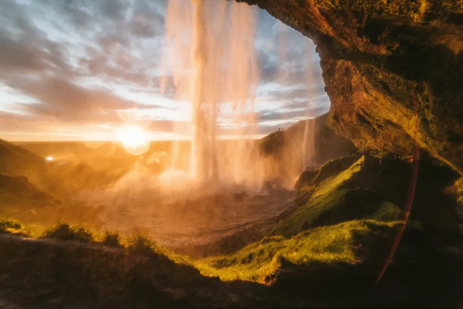 Puesta de sol en Seljalandsfoss