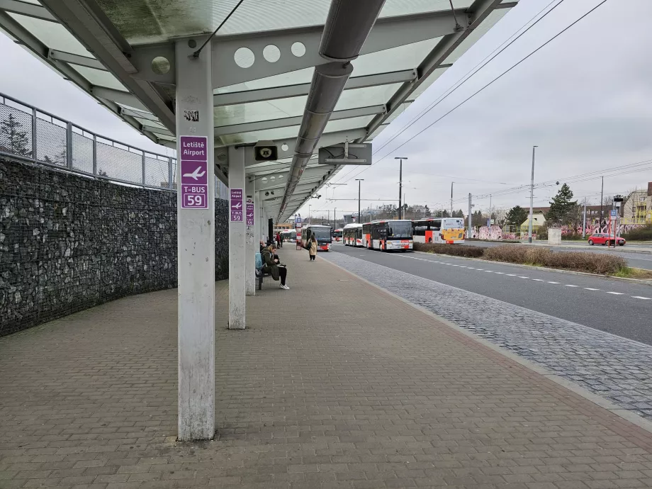 Parada de trolebús en Nádraží Veleslavín