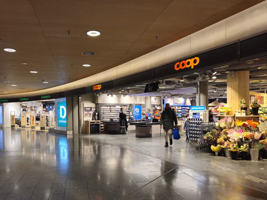 Coop cerca de la estación de tren, aeropuerto ZRH