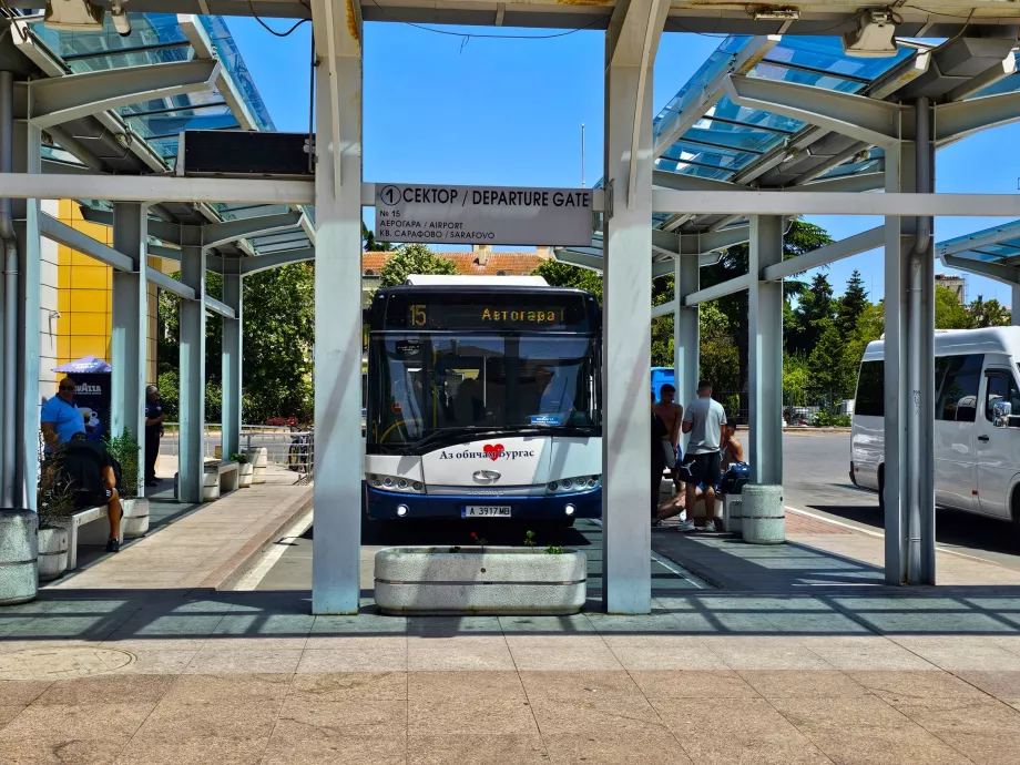 Línea 15 en la estación de autobuses