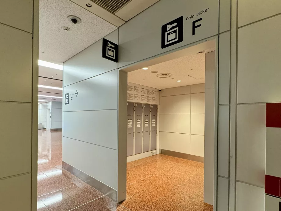 Consigna de equipajes en el aeropuerto de Haneda