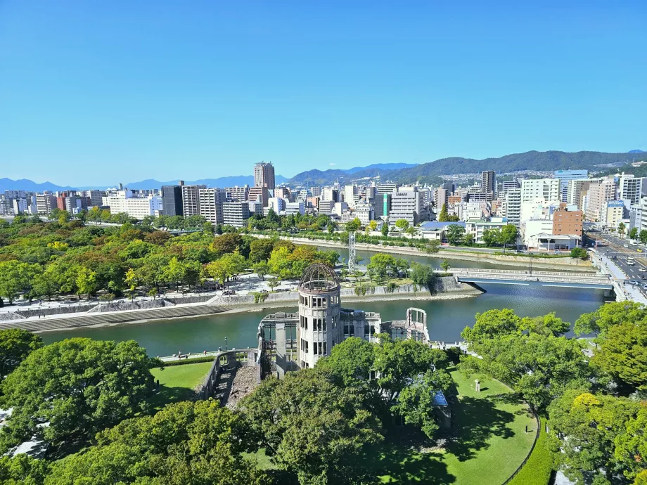 Torre Orizuru, vista del Monumento a la Paz de Hiroshima