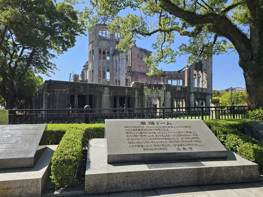 Monumento en la Cúpula de la Bomba atómica