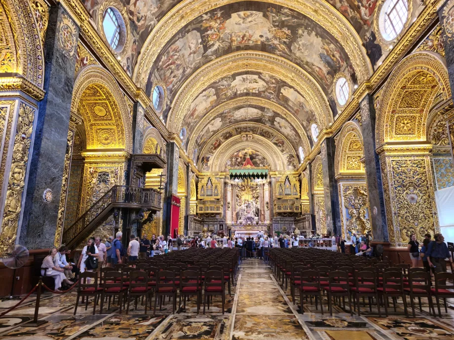 Interior de la catedral