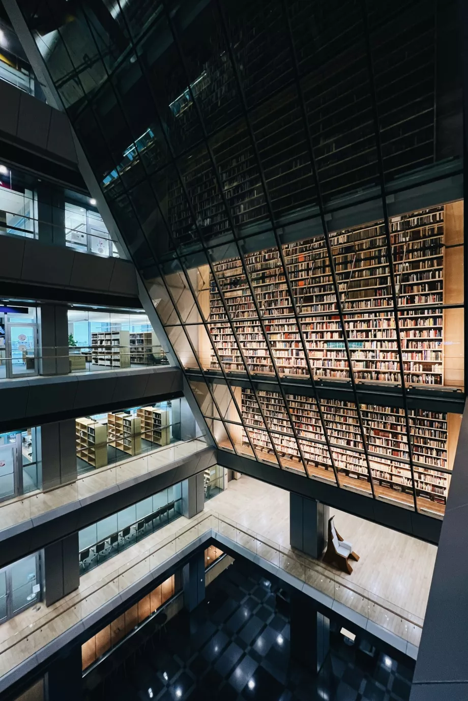 Interior de la Biblioteca Nacional de Letonia