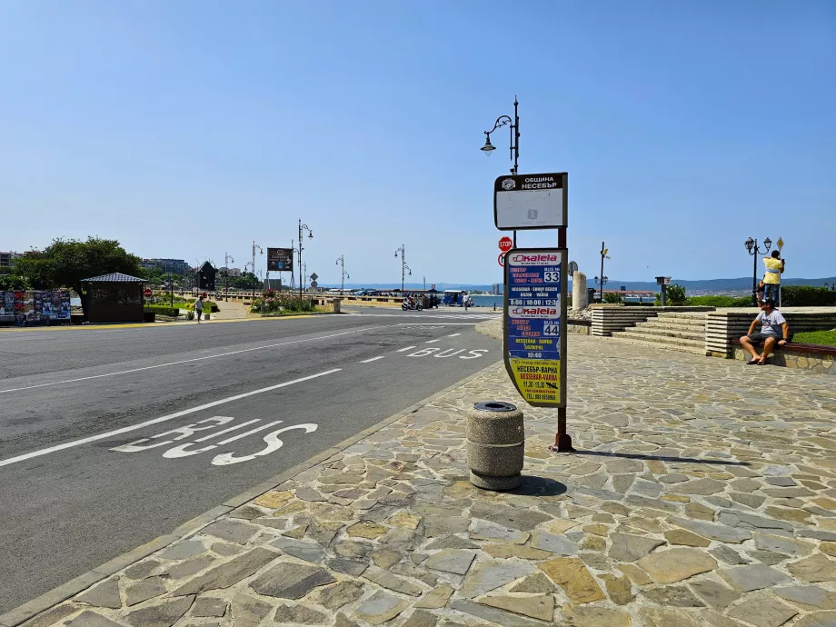 Paradas de autobús en el casco antiguo de Nessebar