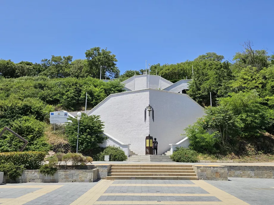 Escalera al monumento a los marineros