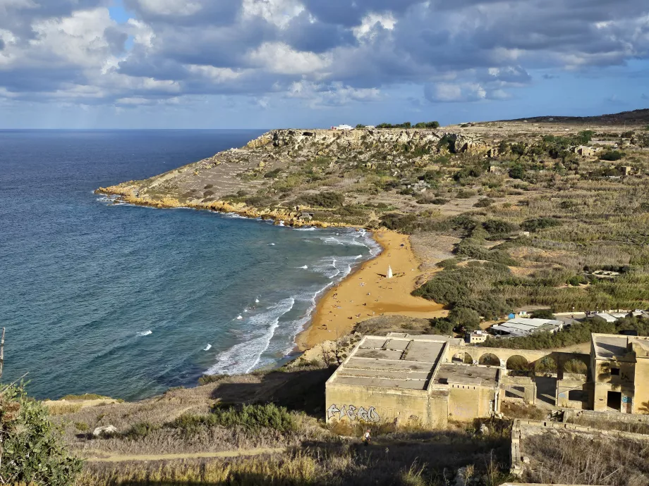 Vista de la bahía de Ramla desde la cueva de Calypso