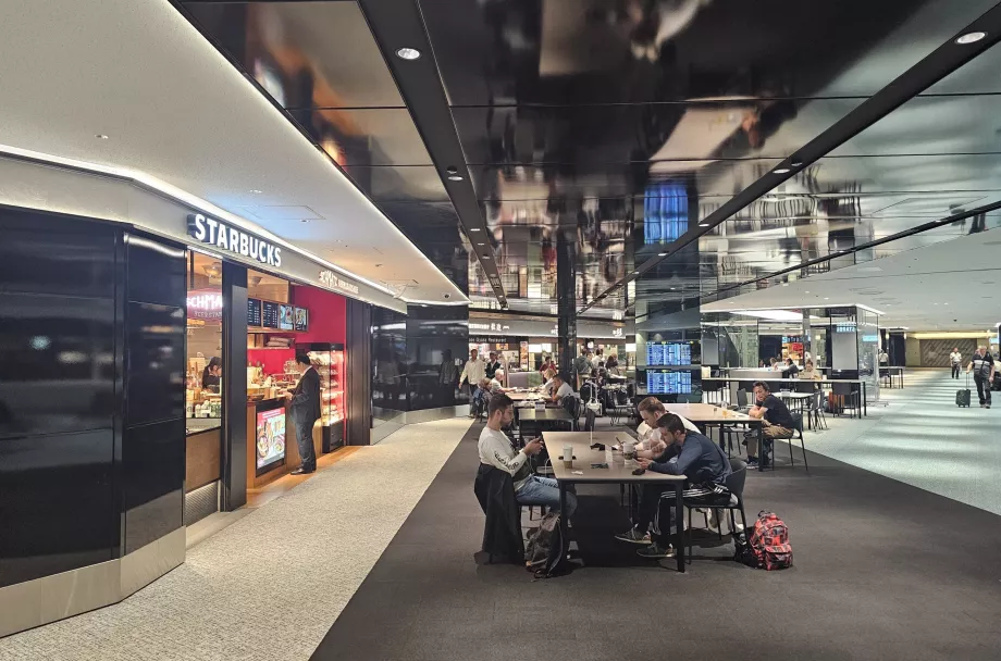 Patio de comidas, Salidas internacionales, Terminal 2