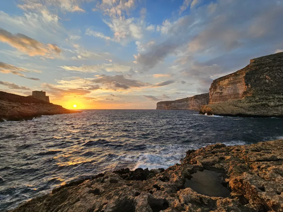 Puesta de sol Xlendi