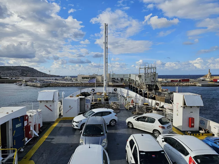 Aparcamiento en el ferry Malta - Gozo