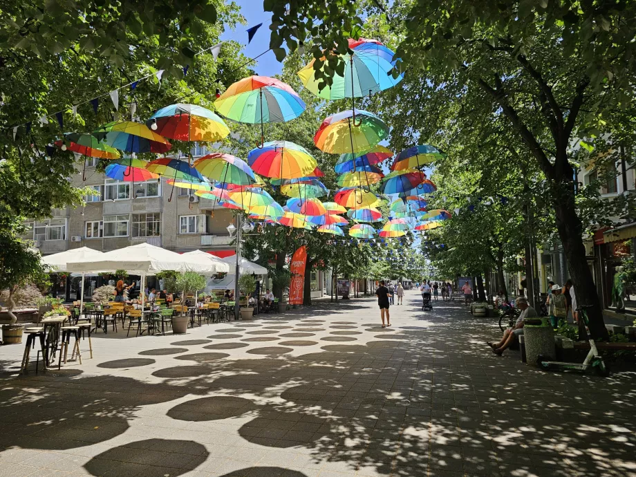 Paraguas de colores, Burgas, calle Aleksandrovska