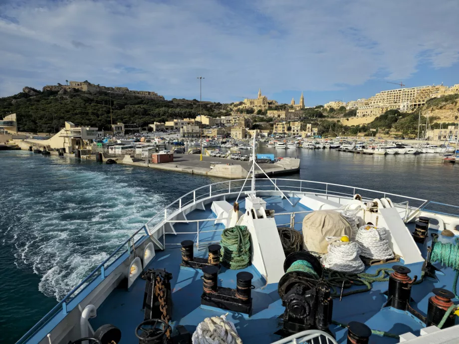 Vista de la ciudad de Mgarr desde el ferry