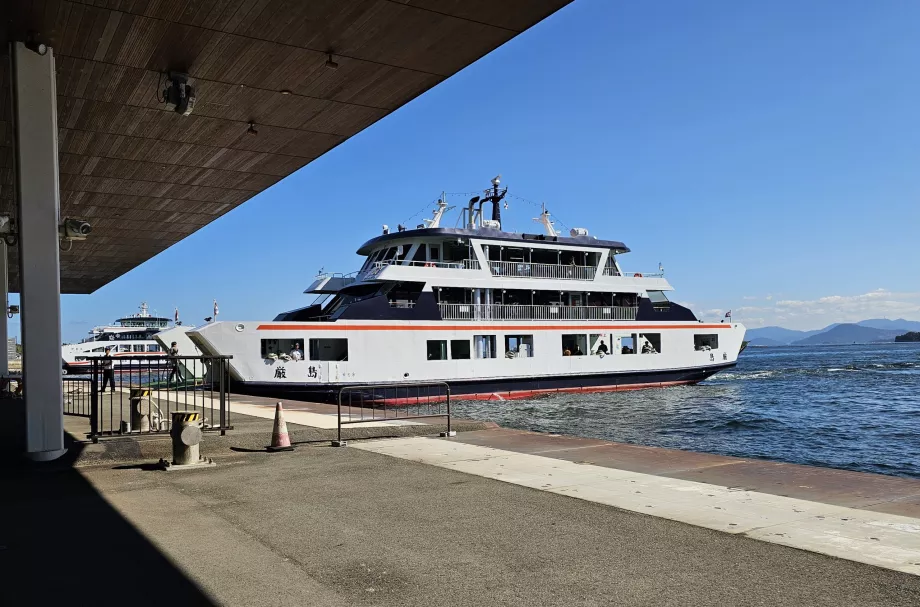 Ferry a la isla de Miyajima