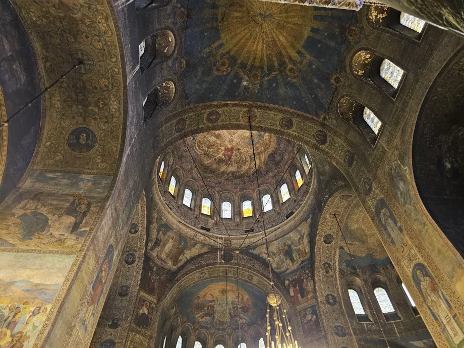 Interior de la catedral de Alejandro Nevski