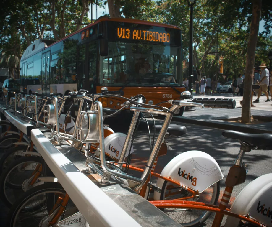 Autobús y bicicleta compartidos Barcelona