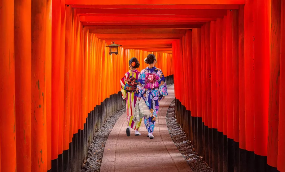 Damas con kimono en Kioto