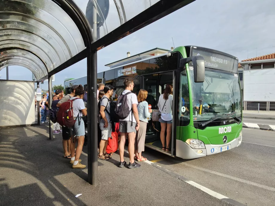 Autobús línea 6 dirección Treviso