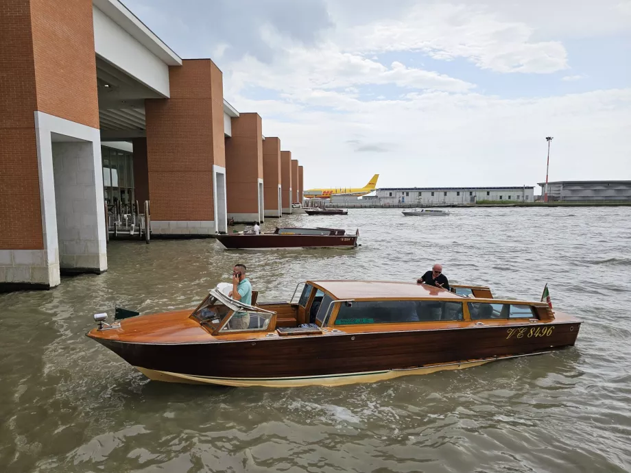 El muelle del aeropuerto