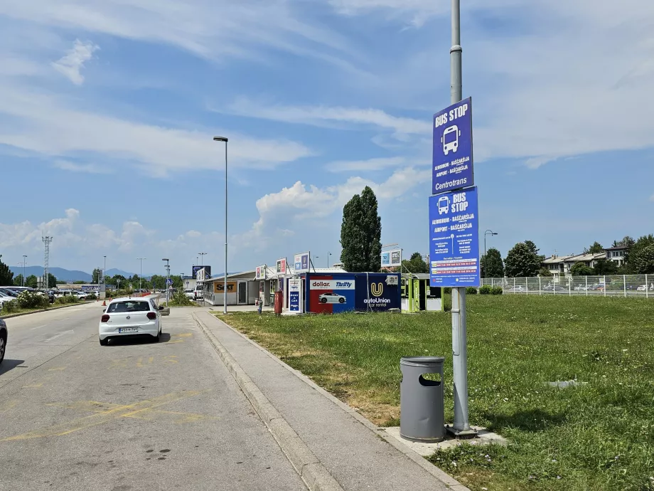 Parada de autobús en el aeropuerto