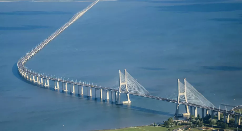 Puente Vasco da Gama