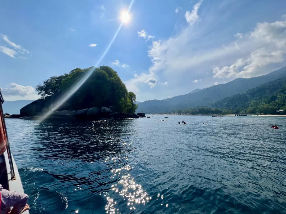 Excursión en barco a la isla de Renggis